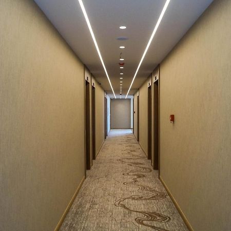 Red Hill Hotel Тирана Екстериор снимка
