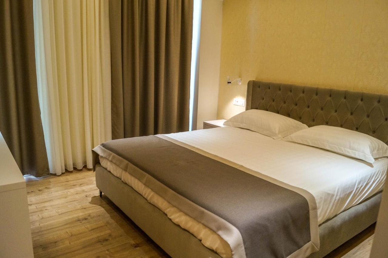 Red Hill Hotel Тирана Екстериор снимка